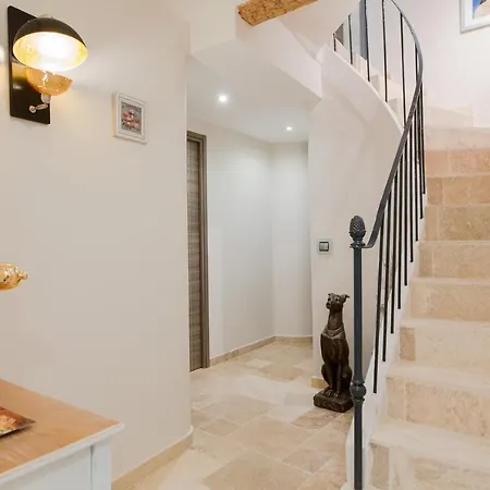 Вилла Maison Picasso - Jacuzzi, Vue, Terrasse For 6